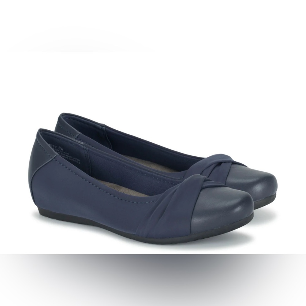NWT BareTraps Mitsy Casual Flat